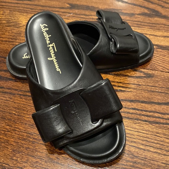 2021 Salvatore Ferragamo, authentic leather bow slides like new size 9.5 - Picture 7 of 7